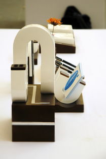 独角兽主题办公用品与仪器仪表的创意组合